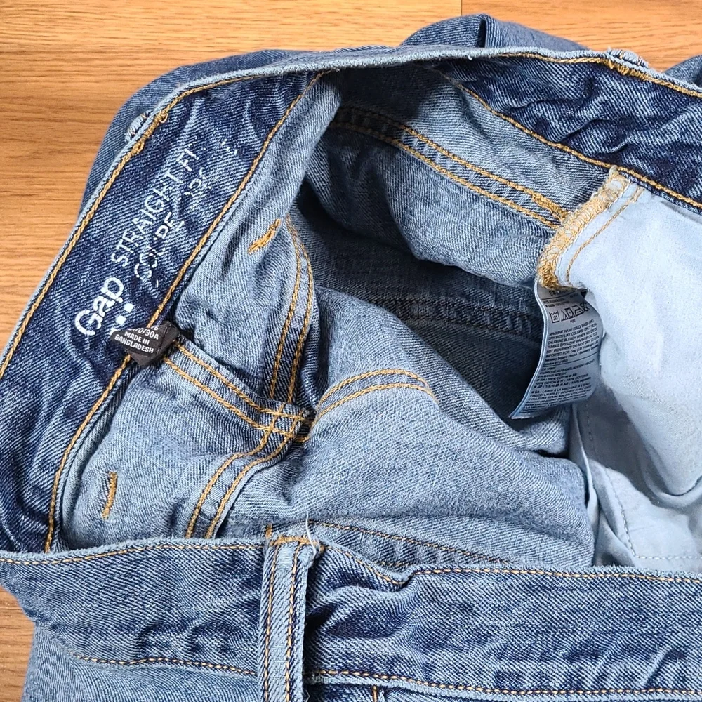 GAP 36x28 FADED DISTRESSED, MEDIUM WASH STRAIGHT FIT 2016 COUPE MEN'S JEANS